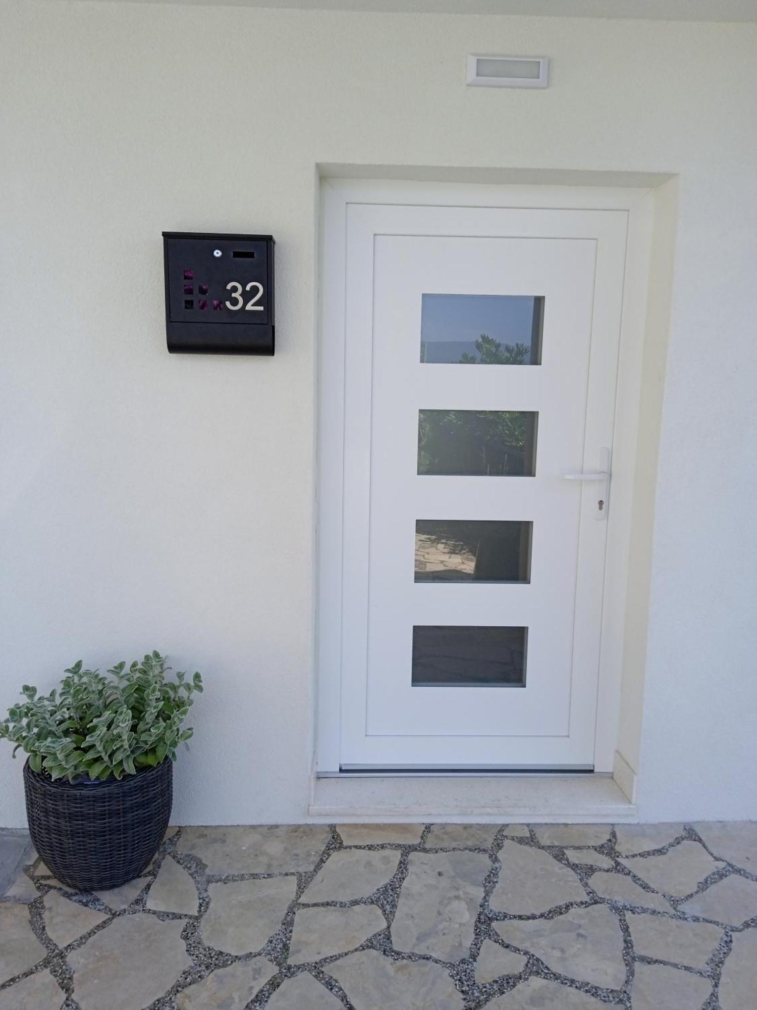 Apartmani More Komarna Exterior photo